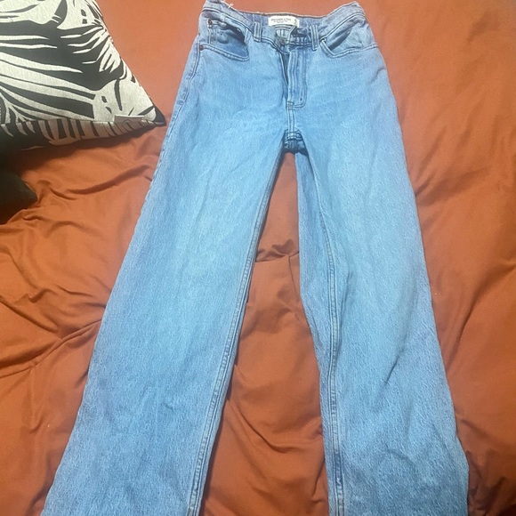 Abercrombie jeans size 24-25 tall with slit in ankle - Picture 2 of 4